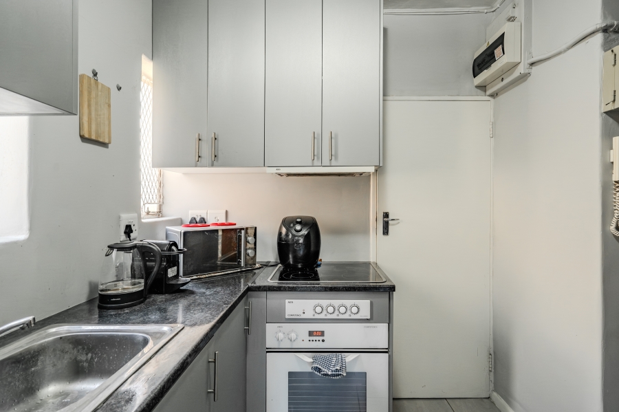1 Bedroom Property for Sale in Three Anchor Bay Western Cape